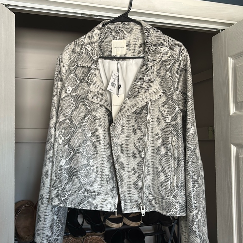 Thread & Supply Snake skin jacket~ soft!!